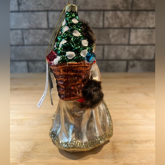 Robert Stanley Home Collection Santa w/Fur Cap and Cuffs Carrying Lantern & Tree - Picture 3 of 8